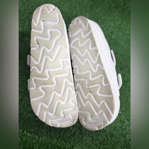 MIA‎ White Sandals with Adjustable Straps Size US 7 - Picture 2 of 5